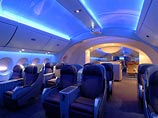 Boeing-787 Dreamliner сможет перевозить 200-250 пассажиров по маршрутам протяженностью 14500 - 15400 км. Boeing-787 Dreamliner сможет перевозить 200-250 пассажиров по маршрутам протяженностью 14500 - 15400 км.