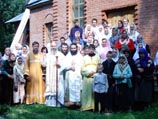 Патриарх Древлеправославной церкви  Александр в окружении паствы