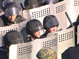 Дополнительные отряды ОМОНа и внутренних войск стягиваются к Москве Дополнительные отряды ОМОНа и внутренних войск стягиваются к Москве