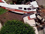 По информации федерального агентства по авиации США, пассажирский самолет Piper PA-34-220T Seneca V с двумя пассажирами на борту рухнул на жилые здания в городе Аплэнд в 72 километрах к востоку от Лос-Анджелеса