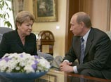 1 июня, на сороковой день после смерти Бориса Ельцина, действующий президент России Владимир Путин приехал в Барвиху и выразил свои соболезнования Наине Иосифовне 1 июня, на сороковой день после смерти Бориса Ельцина, действующий президент России Владимир Путин приехал в Барвиху и выразил свои соболезнования Наине Иосифовне