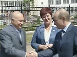 Президент РФ Владимир Путин считает, что у мэра Москвы Юрия Лужкова в столице еще очень много дел, чтобы думать о смене рода деятельности Президент РФ Владимир Путин считает, что у мэра Москвы Юрия Лужкова в столице еще очень много дел, чтобы думать о смене рода деятельности