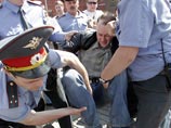 В Москве задержаны участники митинга обманутых дольщиков. Свободные пикетируют здание ОВД