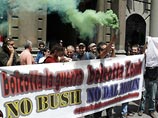 В Риме противники визита Буша в Италию захватили отделение банка