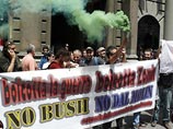 В Риме противники визита Буша в Италию захватили отделение банка В Риме противники визита Буша в Италию захватили отделение банка