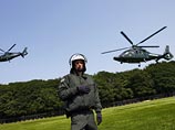 Антиглобалисты, потерпев фиаско с суши и моря, попытались прорваться на саммит G8 с воздуха Антиглобалисты, потерпев фиаско с суши и моря, попытались прорваться на саммит G8 с воздуха