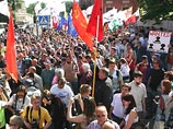 Организаторы так называемого "Марша несогласных", который состоится в понедельник в центре Москвы на Пушкинской площади, намерены провести акцию по сценарию аналогичного митинга в Петербурге 9 июня