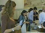 Водитель с депутатским удостоверением протаранил гаишников возле стриптиз-клуба и скрылся Водитель с депутатским удостоверением протаранил гаишников возле стриптиз-клуба и скрылся