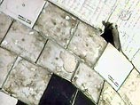 Представители американского аэрокосмического агентства NASA сообщили, что во время старта в районе хвоста шаттла отошел фрагмент мягкого защитного покрытия размером 10 на 15 сантиметров