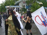 Представители проправительственных и оппозиционных сил провели во вторник, в День России, в Екатеринбурге различные акции. Представители проправительственных и оппозиционных сил провели во вторник, в День России, в Екатеринбурге различные акции.