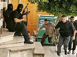 Во вторник боевики "Хамаса" пошли на штурм штаб-квартиры службы безопасности возглавляемого палестинским лидером Махмудом Аббасом движения "Фатх" в Газе