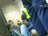 Один из противников переноса Бронзового солдата в Таллинне школьник Марк Сирык в среду днем отпущен на свободу. Однако его по прежнему подозревают в организации массовых беспорядков, поэтому с него взята подписка о невыезде. Один из противников переноса Бронзового солдата в Таллинне школьник Марк Сирык в среду днем отпущен на свободу. Однако его по прежнему подозревают в организации массовых беспорядков, поэтому с него взята подписка о невыезде.