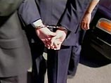 Под Волгоградом попавший в окружение пьяный водитель с криками "Наши не сдаются!" покусал начальника ГАИ Под Волгоградом попавший в окружение пьяный водитель с криками "Наши не сдаются!" покусал начальника ГАИ