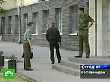 Четверо российских офицеров признаны виновными в преднамеренном убийстве шести мирных граждан в Чечне в декабре 2002 года, превышении должностных полномочий и умышленном уничтожении имущества