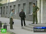 Четверо российских офицеров признаны виновными в преднамеренном убийстве шести мирных граждан в Чечне в декабре 2002 года, превышении должностных полномочий и умышленном уничтожении имущества Четверо российских офицеров признаны виновными в преднамеренном убийстве шести мирных граждан в Чечне в декабре 2002 года, превышении должностных полномочий и умышленном уничтожении имущества