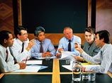 Майкл Катберт, управляющий партнер Clifford Chance по Центральной и Восточной Европе, указал, что важно то, что компании, работающие в России, более уверены в своем будущем, чем те, кто "наблюдает извне" Майкл Катберт, управляющий партнер Clifford Chance по Центральной и Восточной Европе, указал, что важно то, что компании, работающие в России, более уверены в своем будущем, чем те, кто "наблюдает извне"