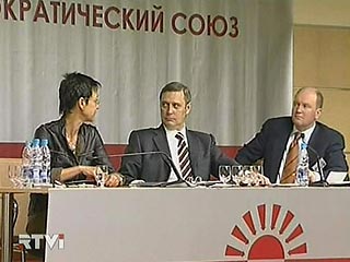 По словам Явлинского, Касьянов хотел вступить в "Яблоко" и возглавить эту партию