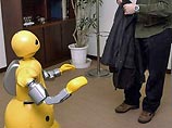 В некоторых фирмах и больницах Японии в ближайшее время могут появиться человекоподобные роботы, которые будут встречать посетителей и показывать им путь до нужного кабинета