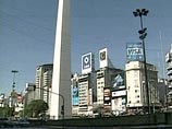 Японцы обучили человекообразного робота женской походке Японцы обучили человекообразного робота женской походке