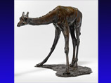На аукционе Sotheby's за $743 тысячи продан "Пьющий жираф"