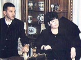 По сведениям издания, Мирьяна Маркович и ее сын Марко Милошевич вместе с группой из 7 человек, включая бывшего начальника таможни Михала Кертеса, подозреваются в организации крупного импорта и незаконной продажи в стране сигарет в период 1995-2001 годов По сведениям издания, Мирьяна Маркович и ее сын Марко Милошевич вместе с группой из 7 человек, включая бывшего начальника таможни Михала Кертеса, подозреваются в организации крупного импорта и незаконной продажи в стране сигарет в период 1995-2001 годов