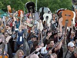 Две тысячи гитаристов одновременно сыграли песню легендарной рок-группы Deep Purple