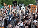 Две тысячи гитаристов одновременно сыграли песню легендарной рок-группы Deep Purple Две тысячи гитаристов одновременно сыграли песню легендарной рок-группы Deep Purple
