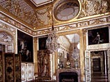 Реставрация жемчужины легендарного королевского комплекса Версаль - знаменитой Зеркальной галереи, длившаяся около трех лет, завершена. В понедельник прошла торжественная церемония открытия обновленной галереи, построенной более трехсот лет назад по указа