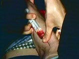 По официальным данным, в 11-миллионной Москве насчитывается около 30 тысяч наркоманов, но эксперты говорят о 1,5 миллионах москвичей употребляющих наркотики По официальным данным, в 11-миллионной Москве насчитывается около 30 тысяч наркоманов, но эксперты говорят о 1,5 миллионах москвичей употребляющих наркотики