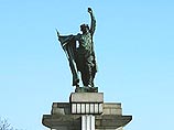Фронт борьбы за серп и молот проходит в Чехии: горсовет Брно пытается удалить эмблему с памятника советским воинам Фронт борьбы за серп и молот проходит в Чехии: горсовет Брно пытается удалить эмблему с памятника советским воинам