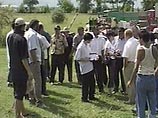 Милиция вытеснила из центра Кизляра протестовавших беженцев из Чечни, есть задержанные Милиция вытеснила из центра Кизляра протестовавших беженцев из Чечни, есть задержанные