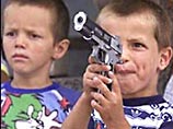 В американском городе Бостон (штат Массачусетс) семилетний мальчик во время игры с пистолетом застрелил своего восьмилетнего кузена.