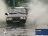 Ливень парализовал движение на Ленинском проспекте Москвы
Ливень парализовал движение на Ленинском проспекте Москвы