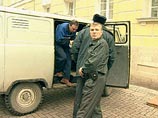 В сообщении говорится, что Трепашкин лишен необходимых ему для поддержания жизни медикаментов, лишен свежего воздуха, дневного света, нормальной пищи и воды, ежедневных прогулок, в камеру не доставляют газеты, там отсутствуют радио и телевизор В сообщении говорится, что Трепашкин лишен необходимых ему для поддержания жизни медикаментов, лишен свежего воздуха, дневного света, нормальной пищи и воды, ежедневных прогулок, в камеру не доставляют газеты, там отсутствуют радио и телевизор