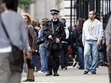 Улицы городов Великобритании в эти дни патрулируют до 6 тысяч вооруженных полицейских в рамках предпринимаемых властями мер по усилению безопасности в стране