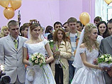 "6 июля в московских ЗАГСах зарегистрируют свой брак около тысячи пар"