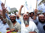 В Пакистане власти взрывами убеждают исламистов сдаться и покинуть осажденную мечеть