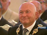 Лужков вступил в должность мэра Москвы. Путин рассказал анекдот и пообещал москвичам удвоение ВРП Лужков вступил в должность мэра Москвы. Путин рассказал анекдот и пообещал москвичам удвоение ВРП