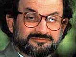 Писатель Салман Рушди был приговорен к смерти лидером иранской революции аятоллой Хомейни в 1989 году. Аятолла издал соответствующую фетву (решение), в которой заявил, что роман Рушди "Сатанинские стихи" "оскорбляет Коран и Сунну"