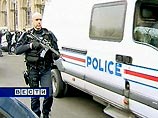 В пригороде Парижа жандарм застрелил трех человек и покончил с собой В пригороде Парижа жандарм застрелил трех человек и покончил с собой