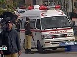 В Пакистане террорист-смертник врезался на заминированном автомобиле в военную колонну, погибли, по меньшей мере, 13 военнослужащих, сообщает агентство AFP со ссылкой на военные источники.     