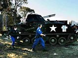 Австралиец украл БТР и проехался на нем по предместьям Сиднея, громя сотовые вышки (ВИДЕО) Австралиец украл БТР и проехался на нем по предместьям Сиднея, громя сотовые вышки (ВИДЕО)