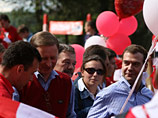 Первые вице-премьеры РФ Сергей Иванов и Дмитрий Медведев считают, что в скором времени смогут дать ответ по вопросу о президентской гонке