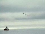За работой российской экспедиции "Арктика-2007" наблюдает американский самолет-шпион.
