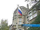 Четверо российских дипломатов, высылки которых потребовал Лондон из-за скандала по "делу Литвиненко", покинули Великобританию и вылетели в Москву