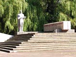 В Западной Украине снесли памятник советским воинам 
