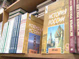 О двух таких руководствах рассказывает британское издание The Times, отмечая, что Кремль тем самым прививает детям новое национальное чувство О двух таких руководствах рассказывает британское издание The Times, отмечая, что Кремль тем самым прививает детям новое национальное чувство