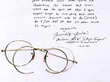На аукционе в Великобритании проданы очки Джона Леннона