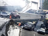 Сведений о причинах произошедшего пока не поступало. Однако в министерстве национальной безопасности США уже исключили версию теракта. Одной из причин обрушения моста власти называют работы по его реконструкции Сведений о причинах произошедшего пока не поступало. Однако в министерстве национальной безопасности США уже исключили версию теракта. Одной из причин обрушения моста власти называют работы по его реконструкции