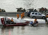 По данным CNN, спасателям удалось обнаружить уже 50 искореженных машин